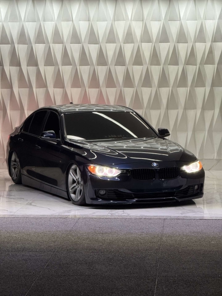 BMW azul 