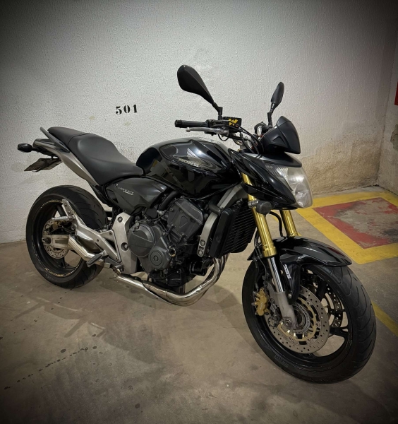 Hornet impecável 