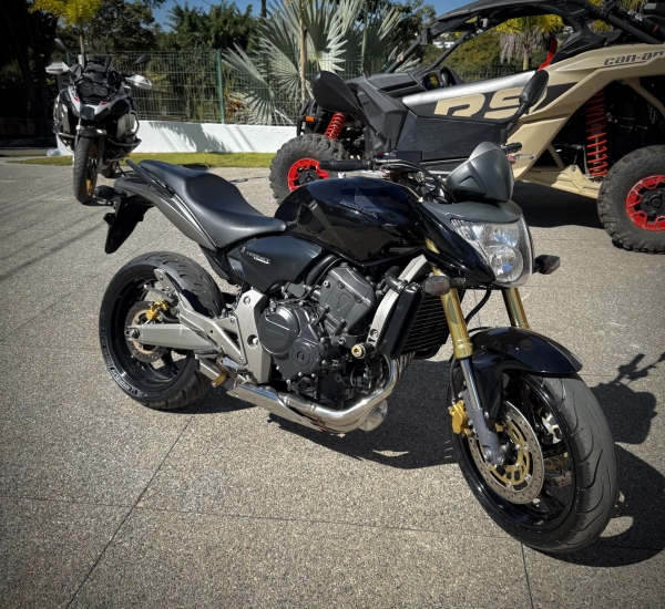 Hornet preta 