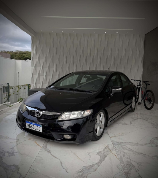 Honda Civic preto 